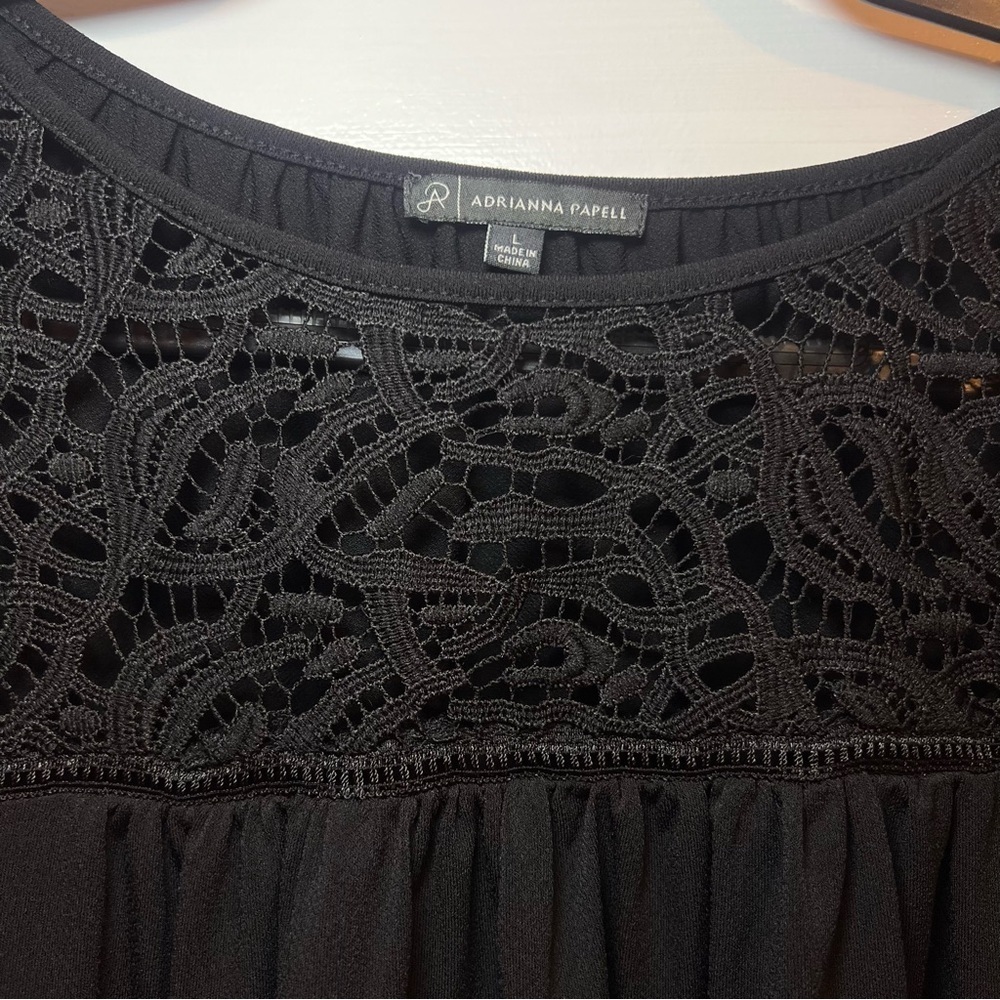 #92 ADRIANNA PAPELL BLACK LACE DETAIL FLOWY TOP LARGE - Picture 3 of 5